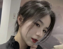 办公室的老阿姨和小嫩妹选哪个？