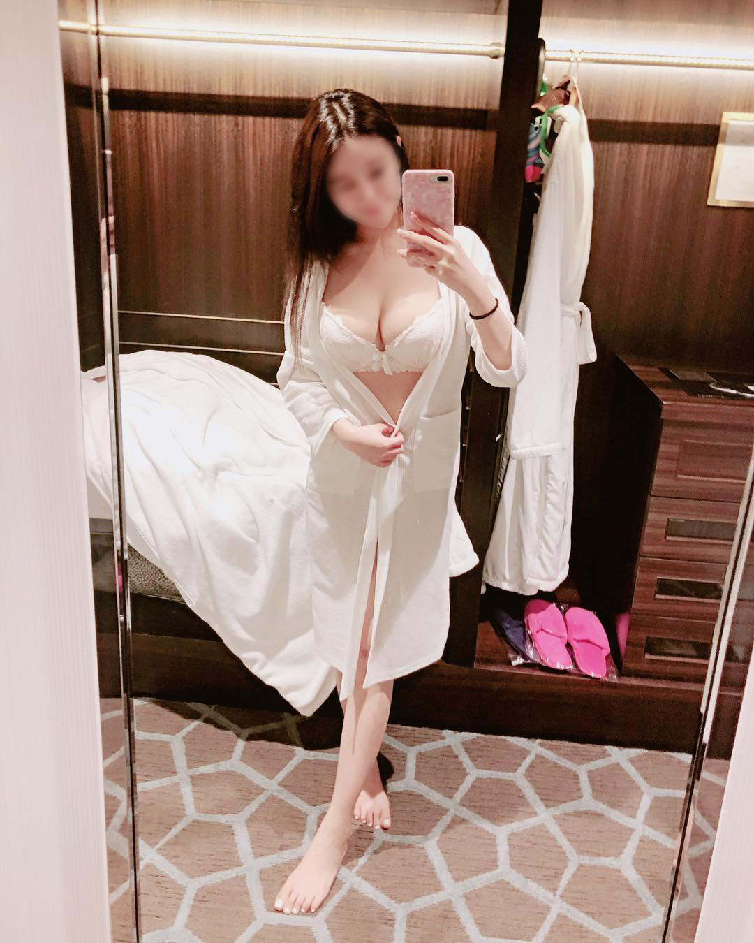 Angela-1.jpg