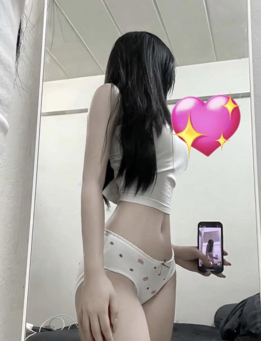 HKyTjT8agAAZUMI.png